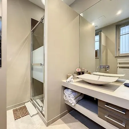 Confidentiel, Particulier 16eme Apartment